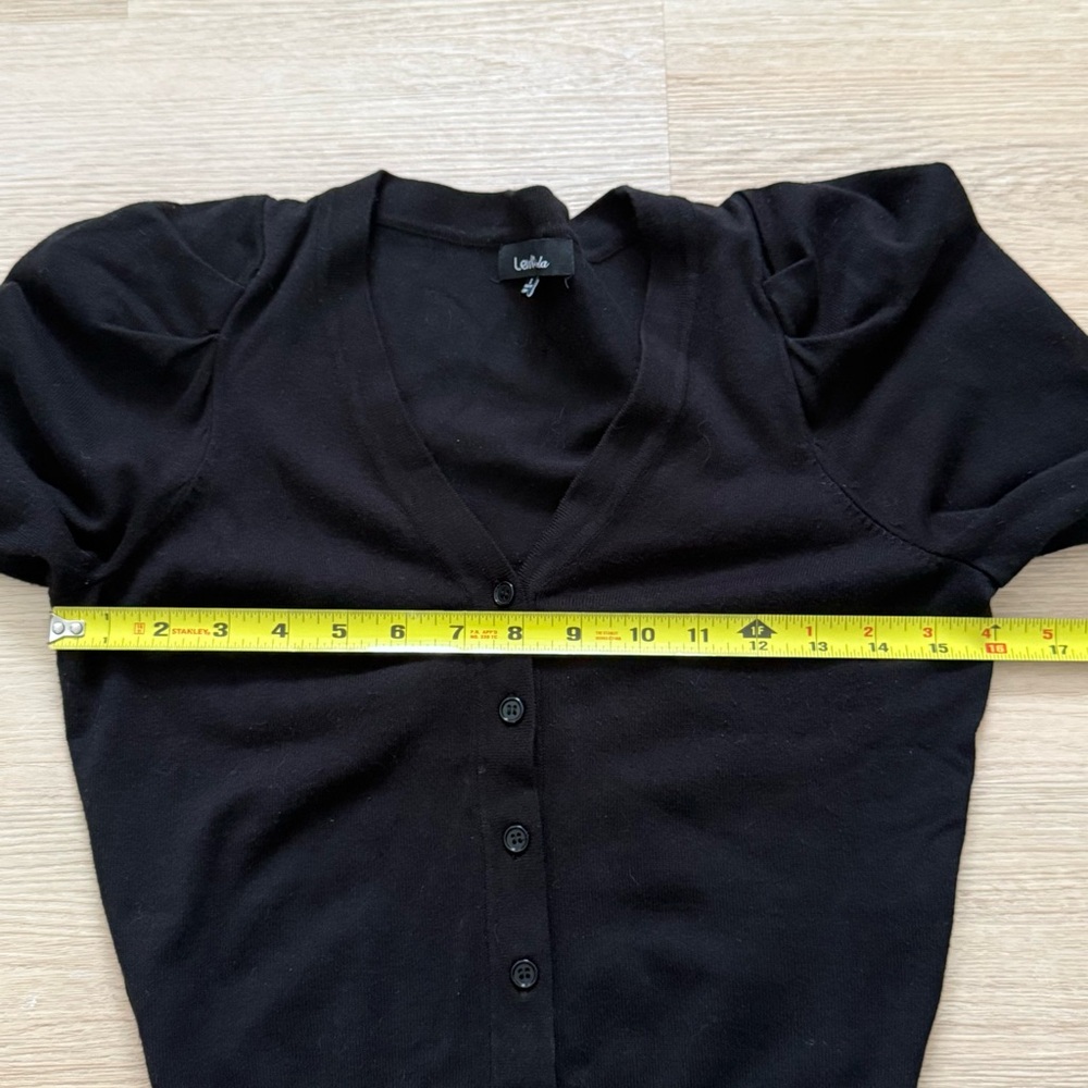 Lea & Viola Black Cropped V-Neck Cardigan with Lantern Sleeves - Picture 4 of 8